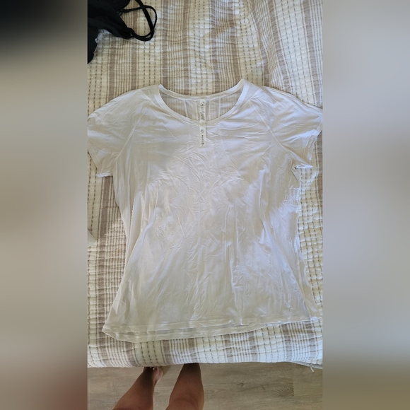 Lululemnon t-shirt - Picture 3 of 5